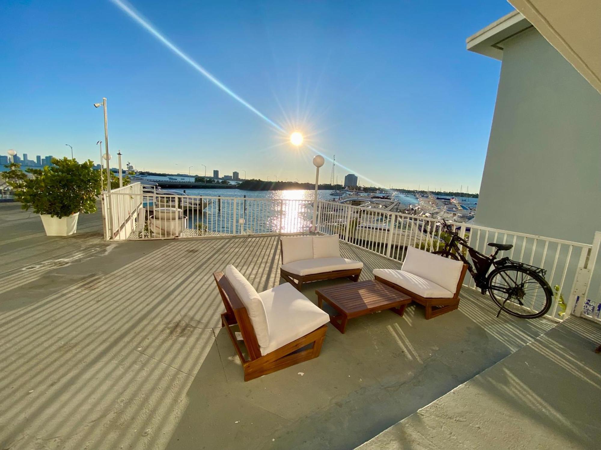 Luxurious Remodeled Direct Waterfront Apartment With Miami Skyline View And Outdoor Terrace Free Parking 5Min Drive To Miami Beach Luaran gambar