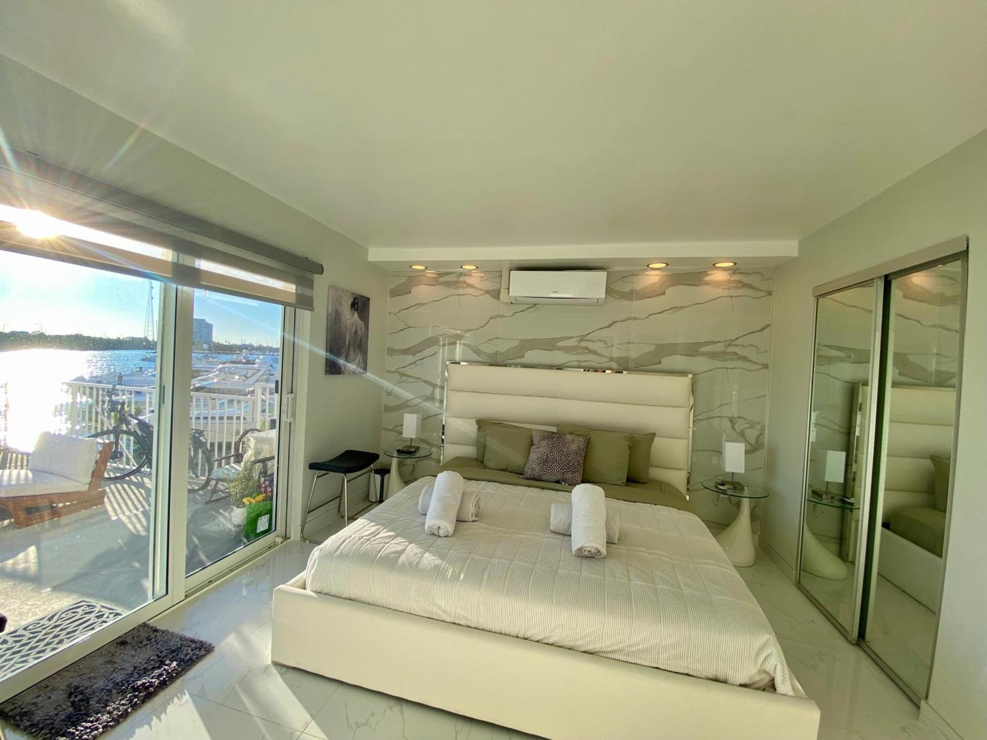 Luxurious Remodeled Direct Waterfront Apartment With Miami Skyline View And Outdoor Terrace Free Parking 5Min Drive To Miami Beach Luaran gambar