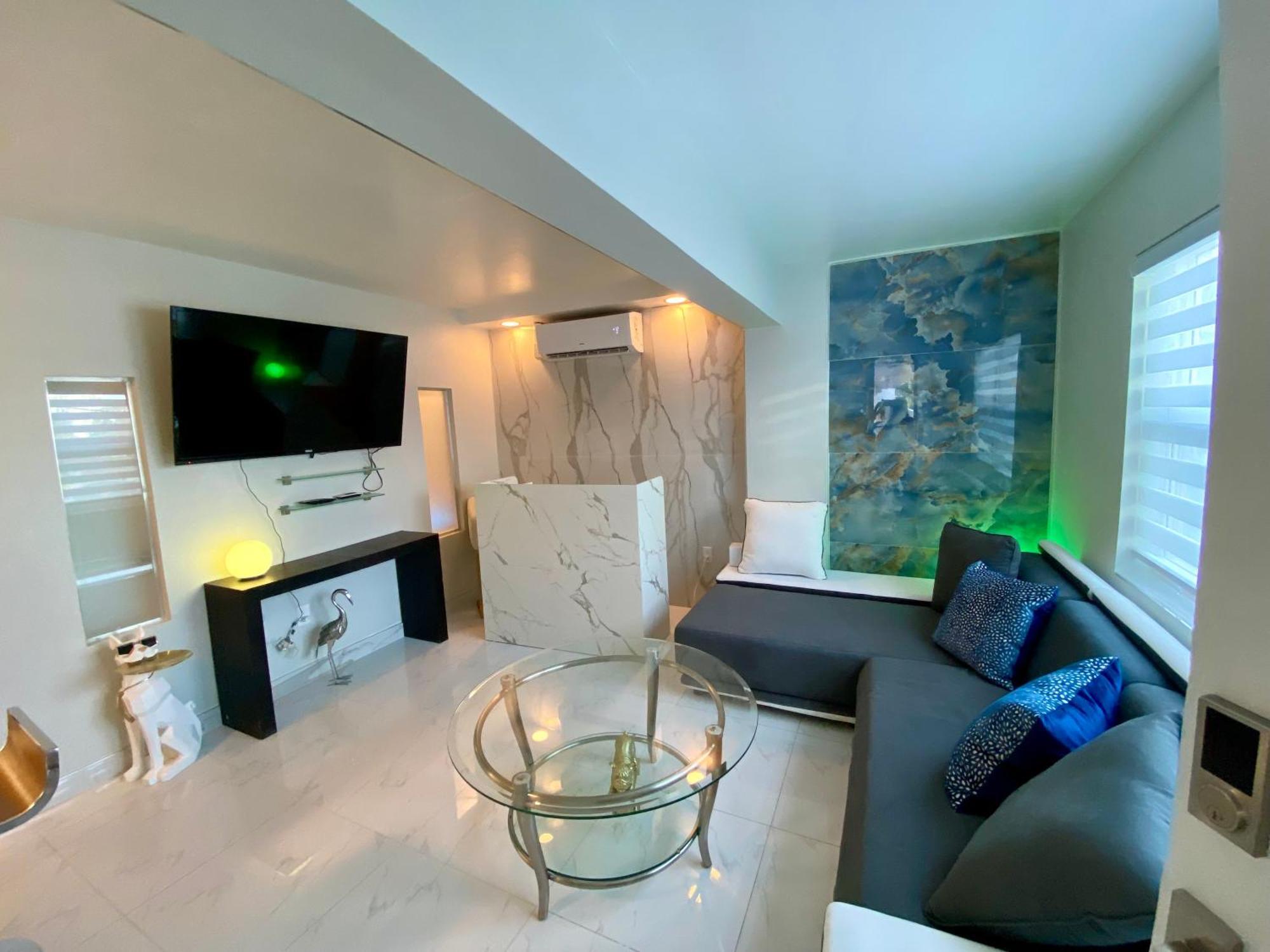 Luxurious Remodeled Direct Waterfront Apartment With Miami Skyline View And Outdoor Terrace Free Parking 5Min Drive To Miami Beach Luaran gambar