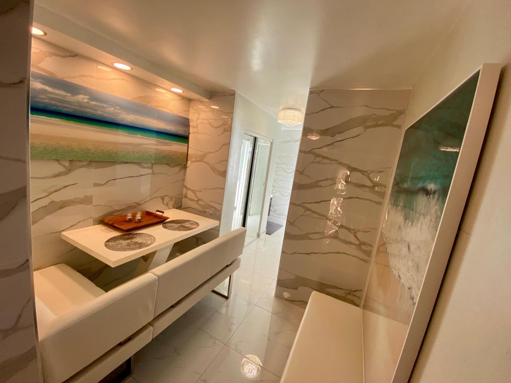 Luxurious Remodeled Direct Waterfront Apartment With Miami Skyline View And Outdoor Terrace Free Parking 5Min Drive To Miami Beach Luaran gambar