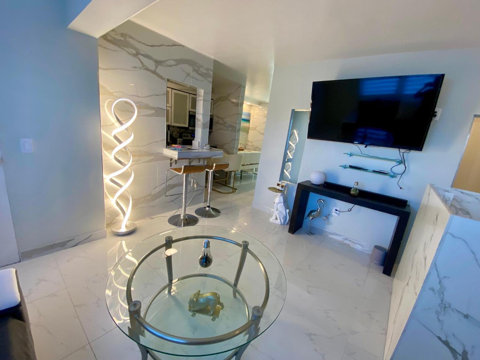 Luxurious Remodeled Direct Waterfront Apartment With Miami Skyline View And Outdoor Terrace Free Parking 5Min Drive To Miami Beach Luaran gambar