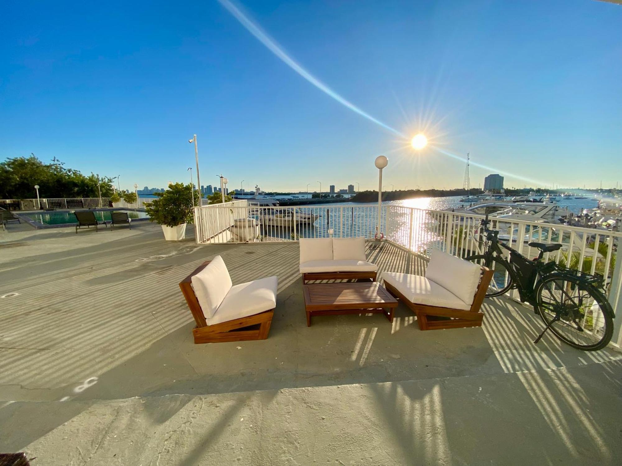 Luxurious Remodeled Direct Waterfront Apartment With Miami Skyline View And Outdoor Terrace Free Parking 5Min Drive To Miami Beach Luaran gambar
