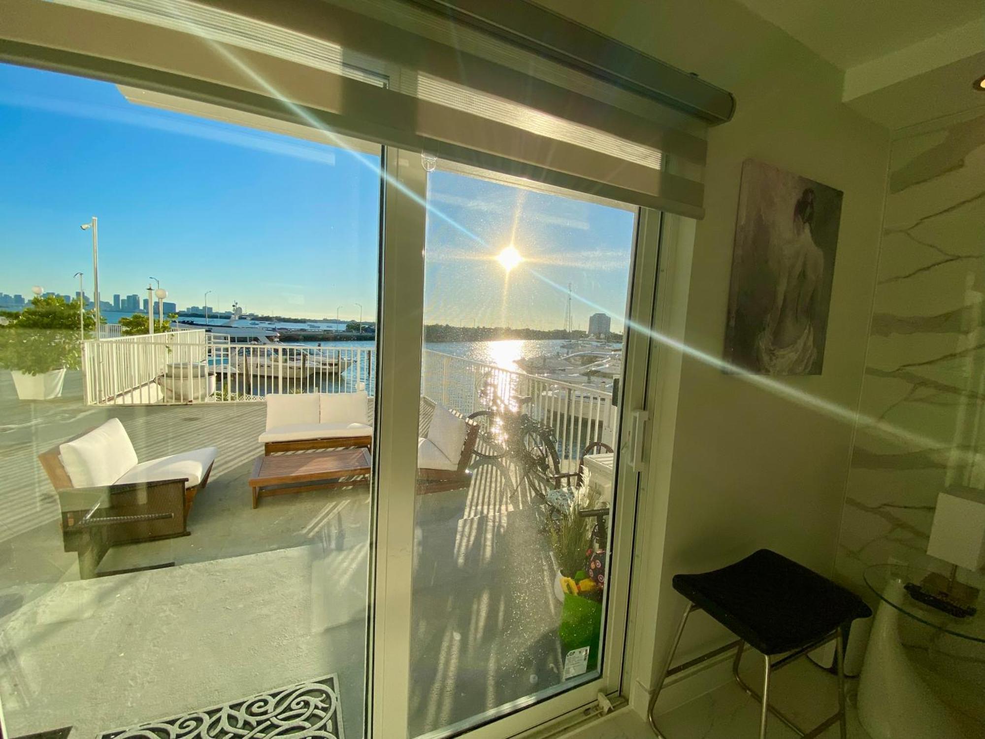 Luxurious Remodeled Direct Waterfront Apartment With Miami Skyline View And Outdoor Terrace Free Parking 5Min Drive To Miami Beach Luaran gambar
