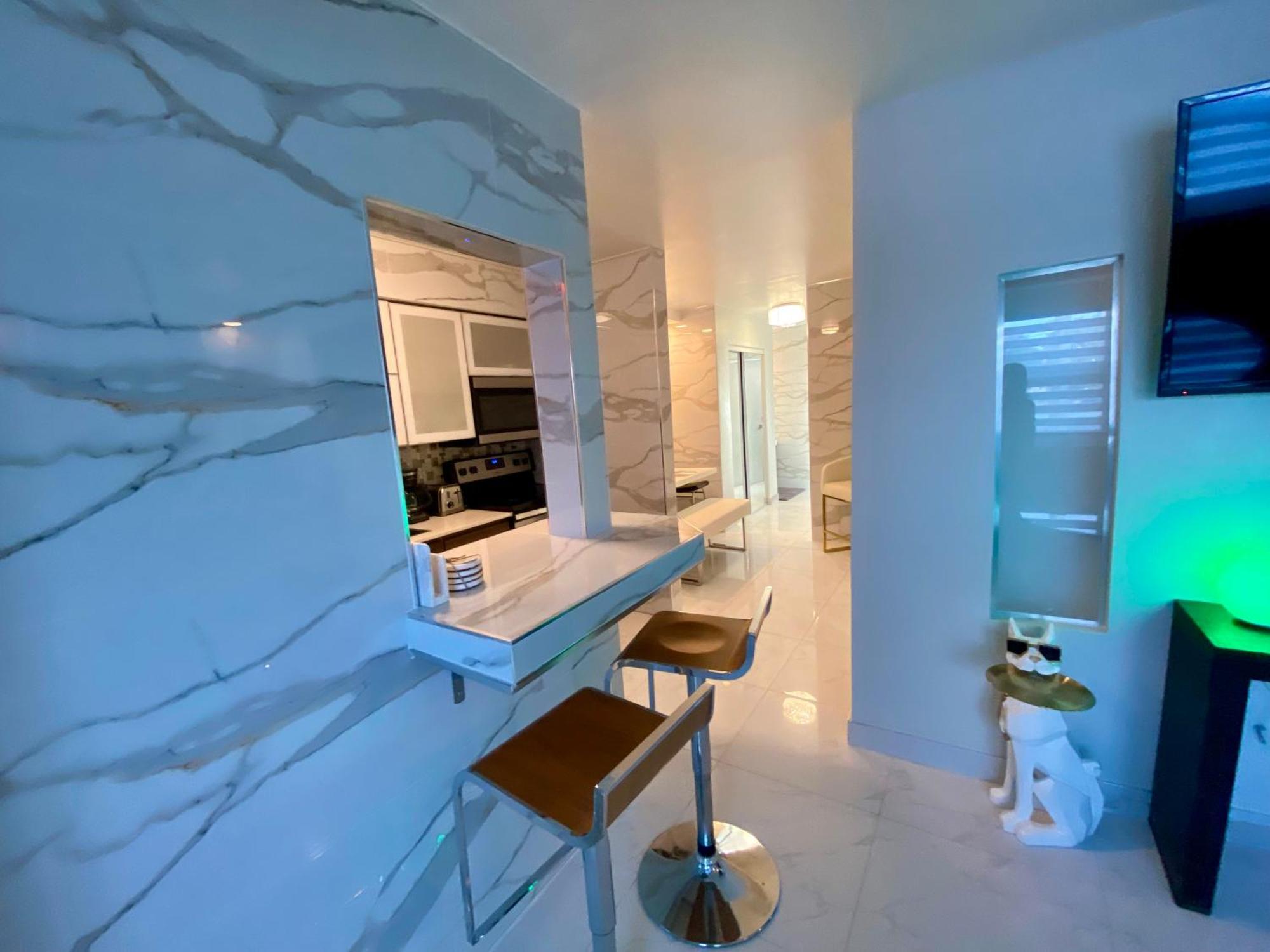 Luxurious Remodeled Direct Waterfront Apartment With Miami Skyline View And Outdoor Terrace Free Parking 5Min Drive To Miami Beach Luaran gambar