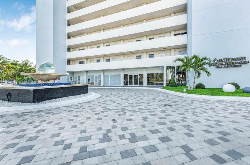 Luxurious Remodeled Direct Waterfront Apartment With Miami Skyline View And Outdoor Terrace Free Parking 5Min Drive To Miami Beach Luaran gambar