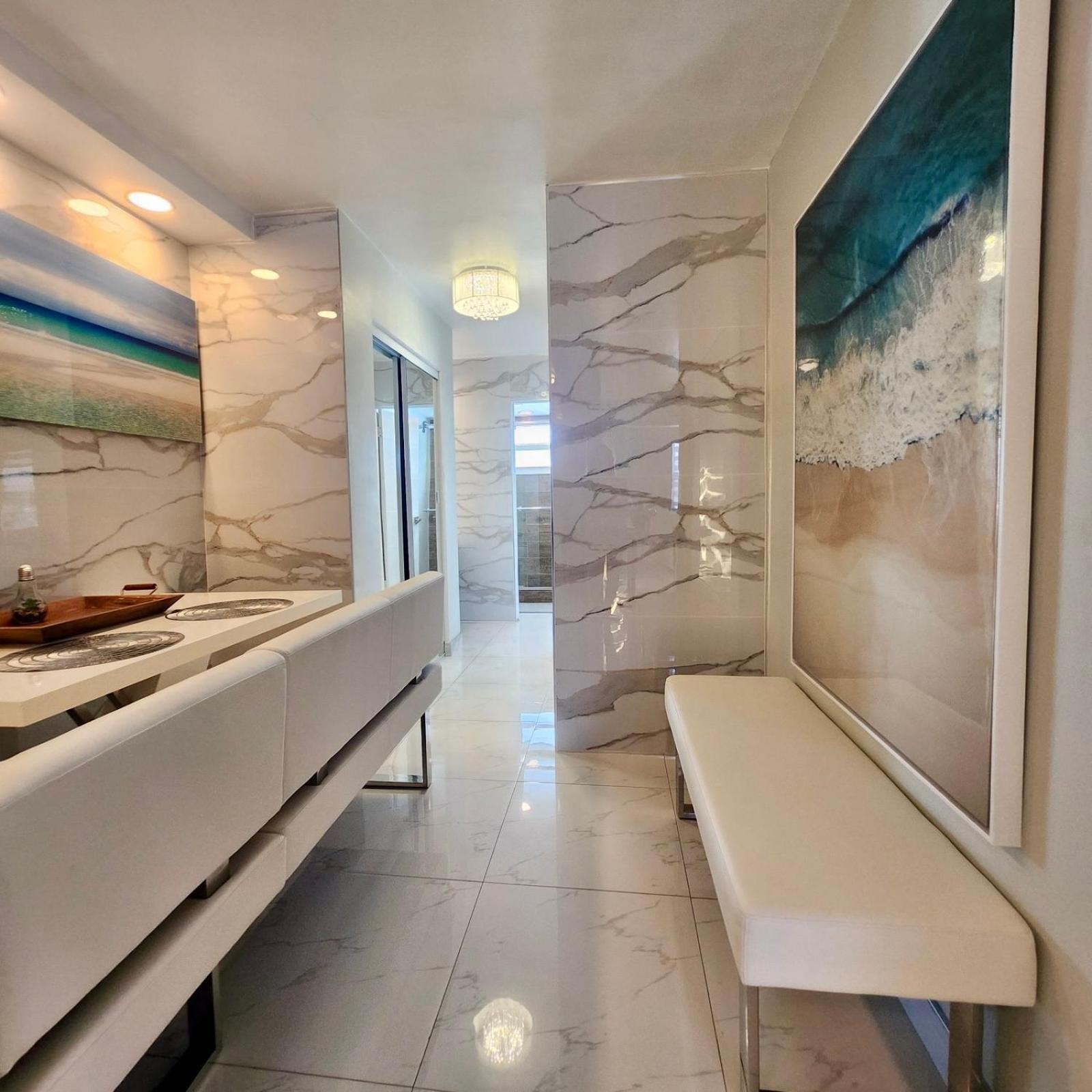 Luxurious Remodeled Direct Waterfront Apartment With Miami Skyline View And Outdoor Terrace Free Parking 5Min Drive To Miami Beach Luaran gambar